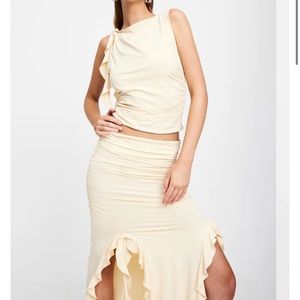 BRAND NEW LIONESS RENDEVOUS TOP SKIRT SET CREAM CANARY COLOR NEVER WORN
